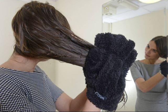 eco-friendly gloves woman drying hair